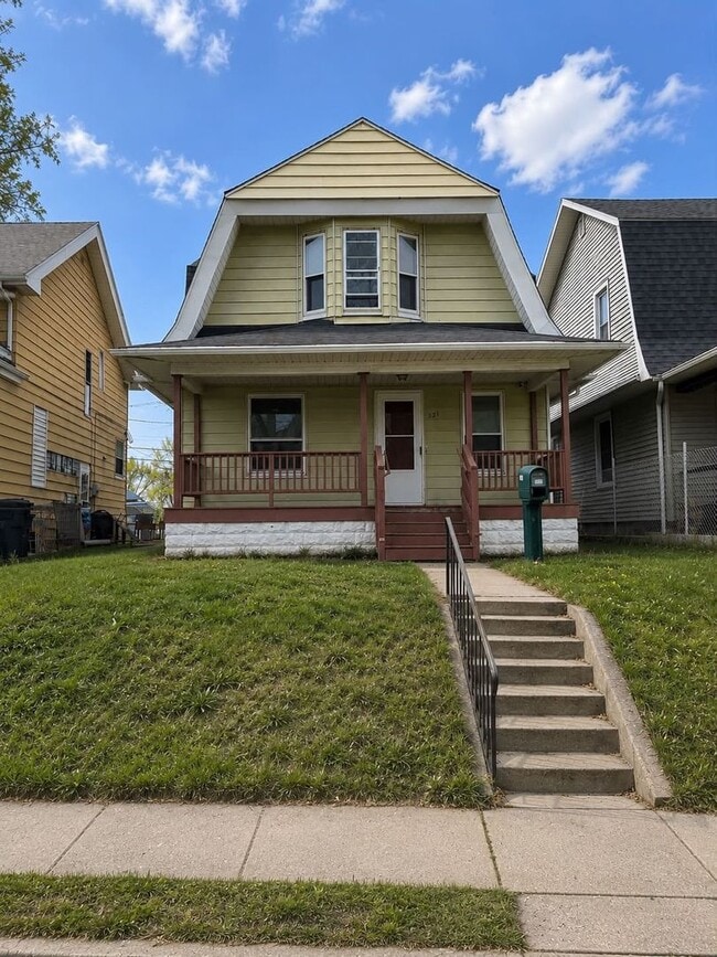Building Photo - 221 Knower St
