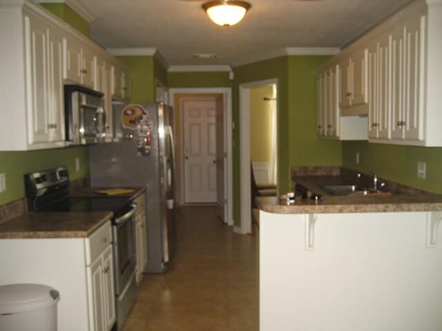 Foto del edificio - 2057 Lake Forest Dr