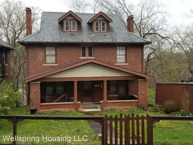 Building Photo - 3 br, 1.5 bath House - 1735 Crestmont Dr