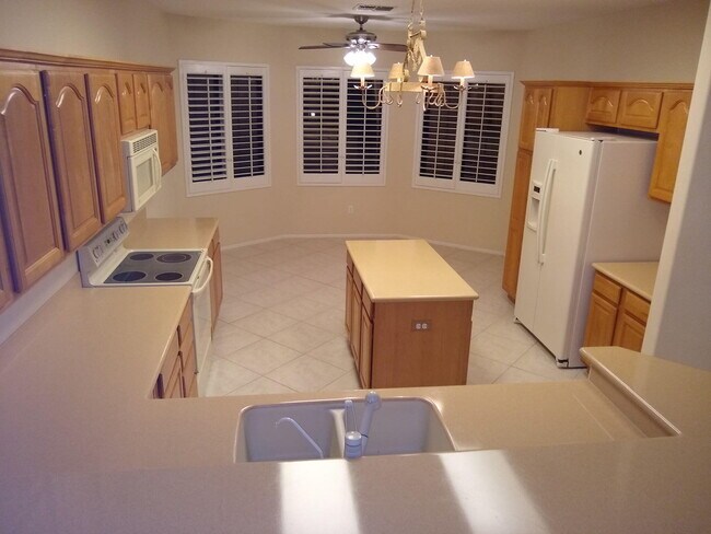 Foto del edificio - 39354 Falconwood Ct