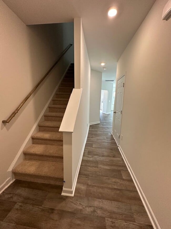 Building Photo - Graham