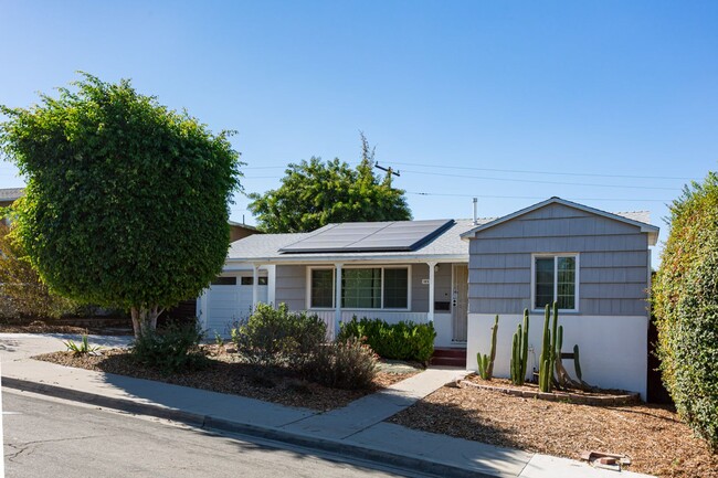 Foto del edificio - Traditional Home with Large Backyard!