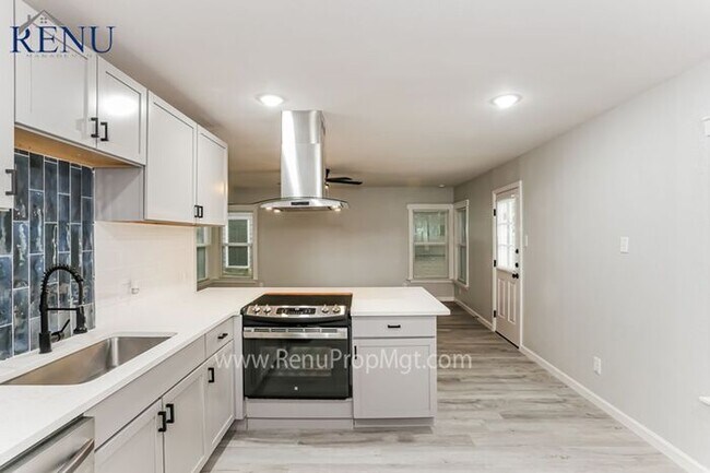 Foto del edificio - Available Now!