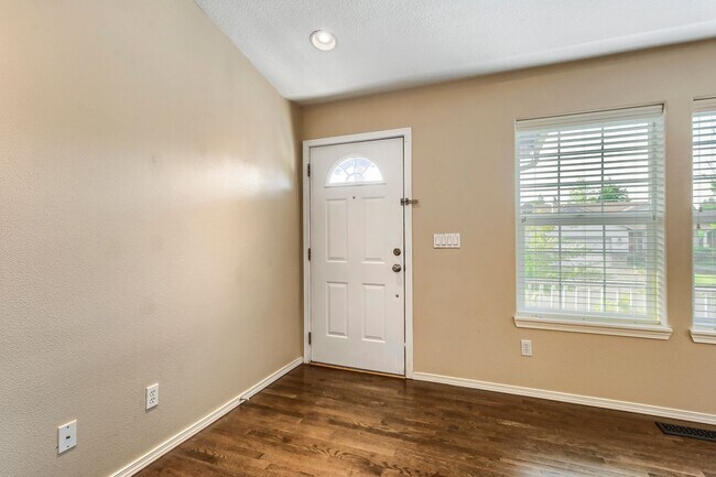 Building Photo - Single-Level 4BR/2BA Ranch — Spacious 3-Car Garage & Low-Maintenance Yard (Oregon City / Fairway ...