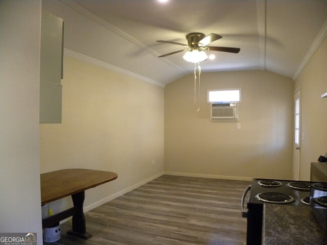 Building Photo - 105 WZ