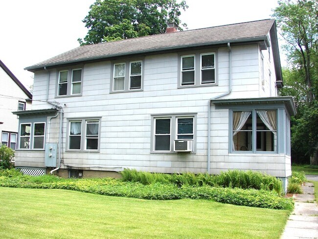 Foto del edificio - 393 Plainville Ave