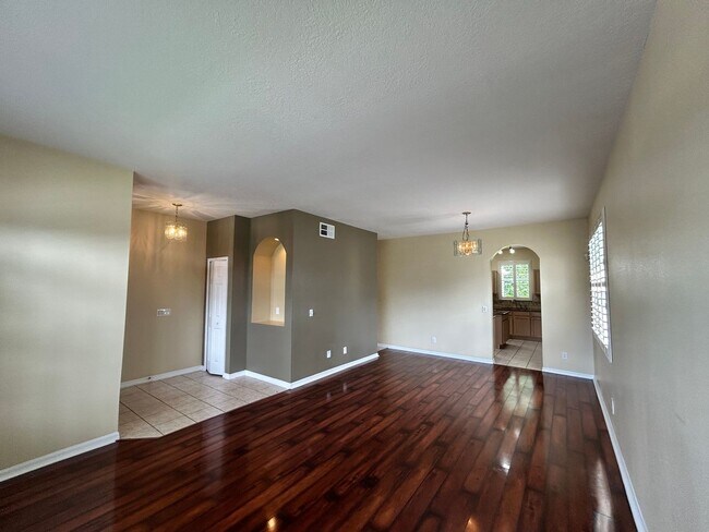 Foto del edificio - Price Reduced! Beautiful 3BD/2.5BA Upgrade...