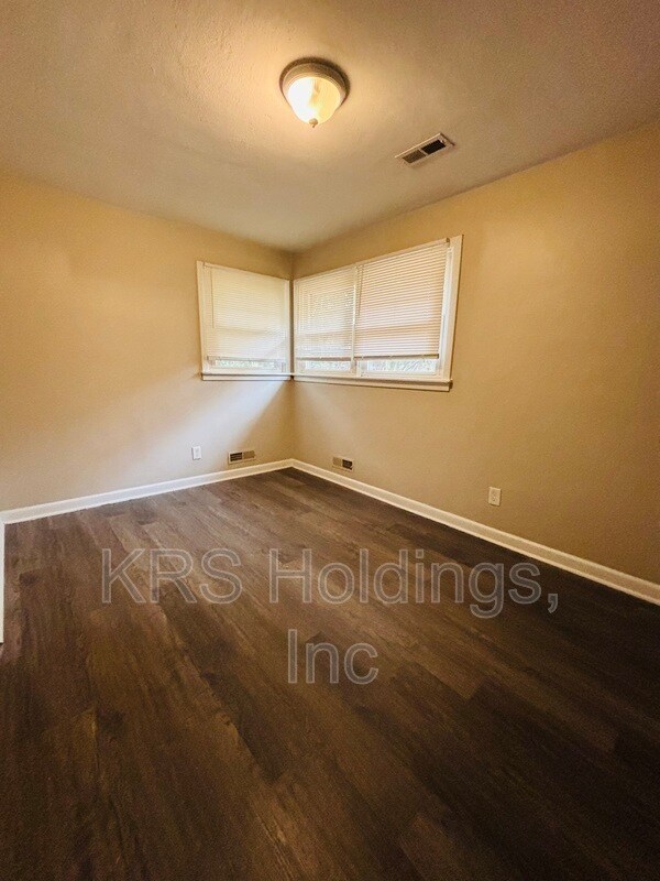 Building Photo - 1905 Perrel St