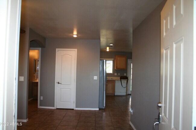 Building Photo - 11207 W Hopi St