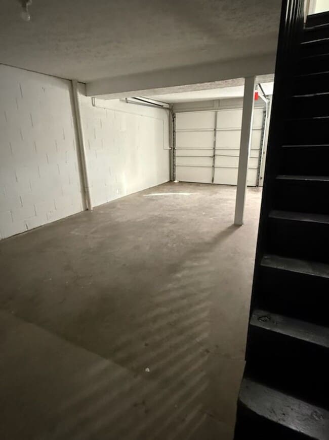 Building Photo - 203 Aqueduct Dr