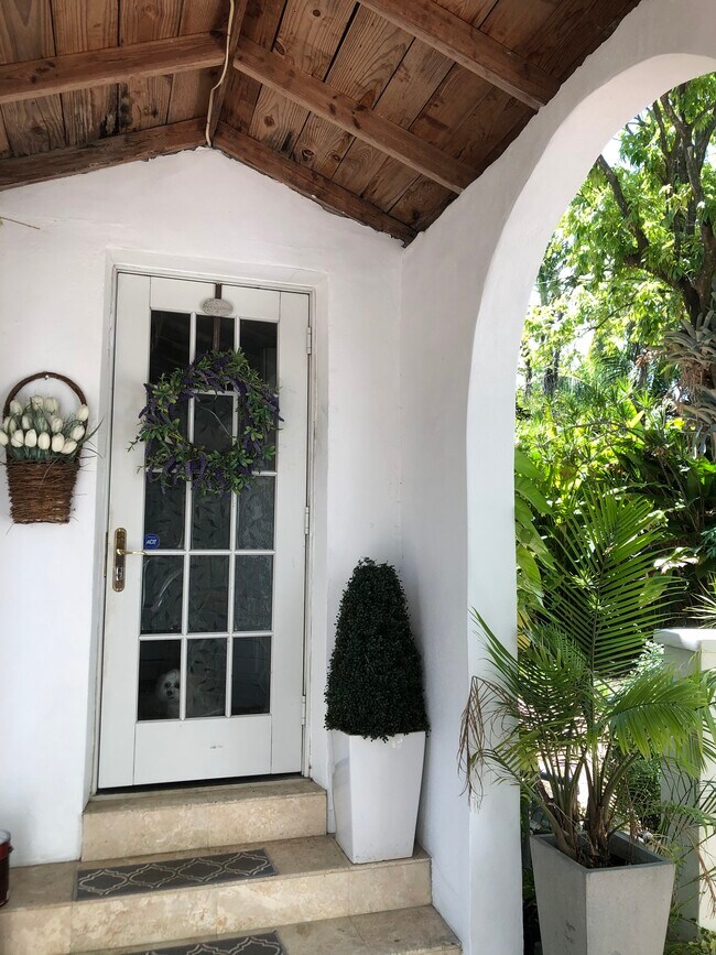 casa de residentes, de 2 habitaciones y opción de oficina - 2211 N Bay Rd