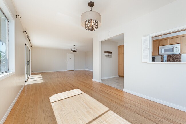 Living room and dining room - 5367 La Jolla Blvd