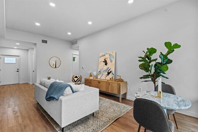Foto del edificio - 4004 Banister Ln