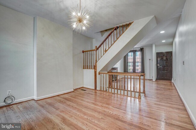 Building Photo - 1025 30th St NW