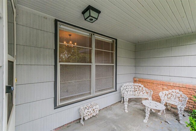 Building Photo - 4837 Hummingbird St