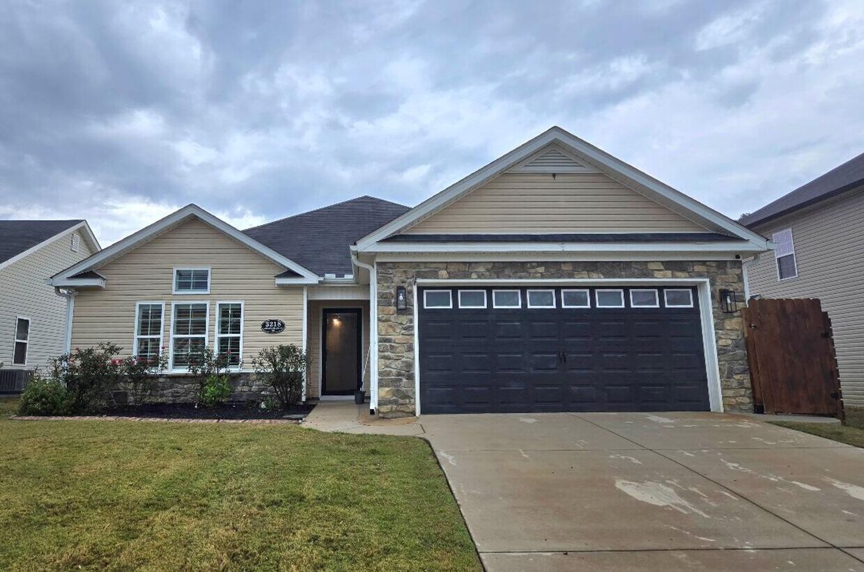 Foto principal - 3 Bedroom Ranch in Grovetown, Close to For...