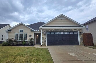Building Photo - 3218 Alexandria Dr
