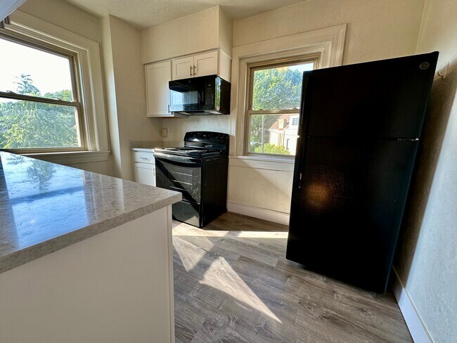 3HAB, 1BA - 1,100 ft² - Cocina - 5521 Wilkins Ave