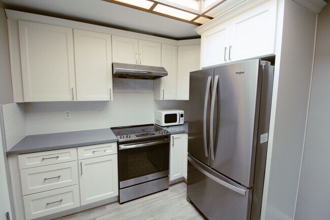 Building Photo - 3bd/2ba + Large Sutdio! Tastefully Remodel...