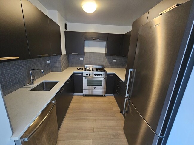 Foto del edificio - 222 E 39th St