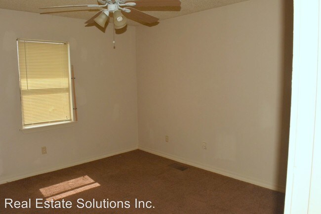 Building Photo - 921 Glastonbury Cir