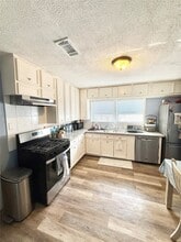 Building Photo - 521 Cypress Dr