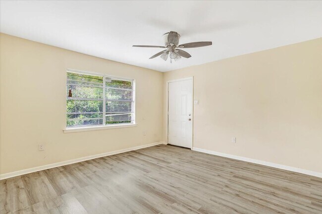 Foto del edificio - 2-Bedroom Apartment in Convenient Savannah Location