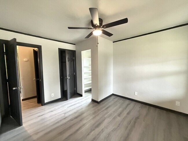 Foto del edificio - 1451 NE 7th St