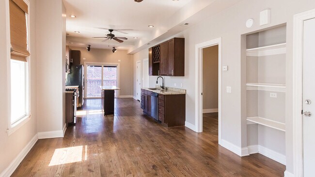 Foto del edificio - 1664 N Richmond St