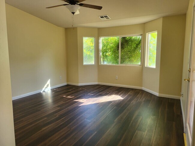 Building Photo - 3 Bedroom Single Family Home in Bakersfield