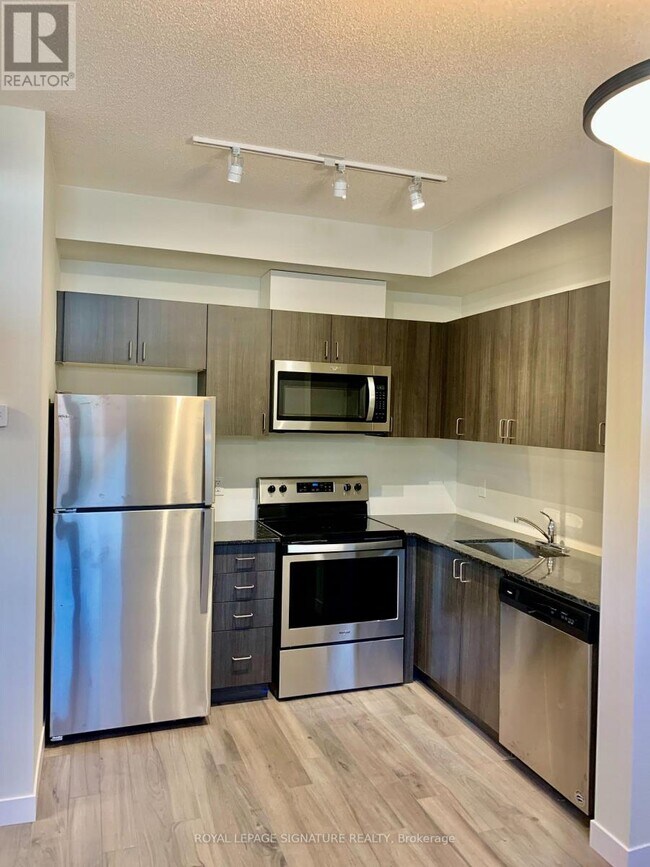 Building Photo - 6 Bicknell Ave