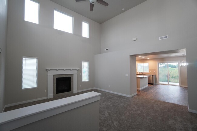 Foto del edificio - 13776 S Piano Ave