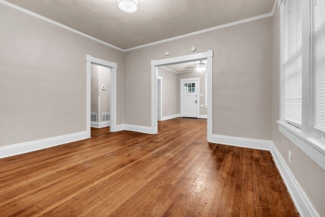Building Photo - 342 N Claybrook St