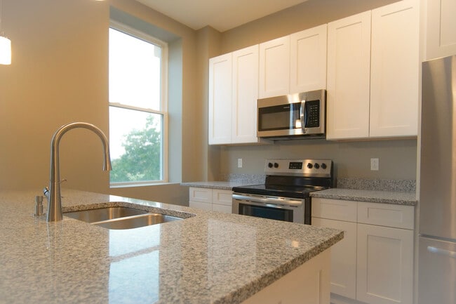 Kitchen Area - 34 US Oval