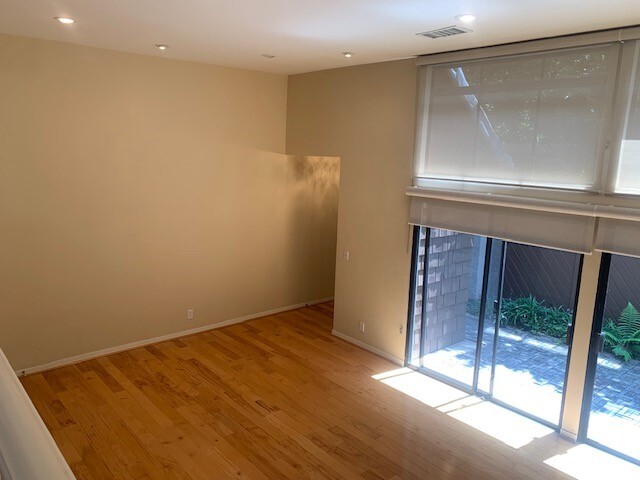Building Photo - 209 S Oakland Ave