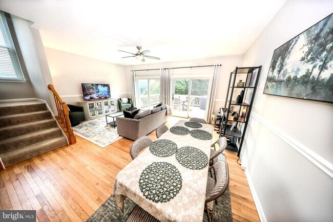 Building Photo - 11585 Nellings Pl