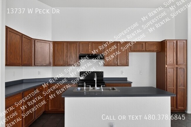 Building Photo - 13737 W Peck Dr