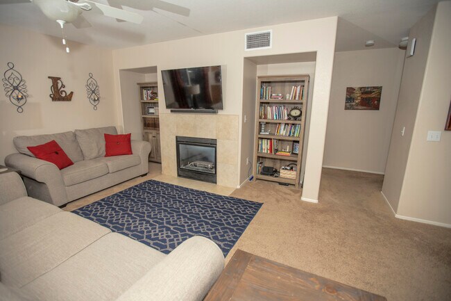 Building Photo - 37193 Stardust Way