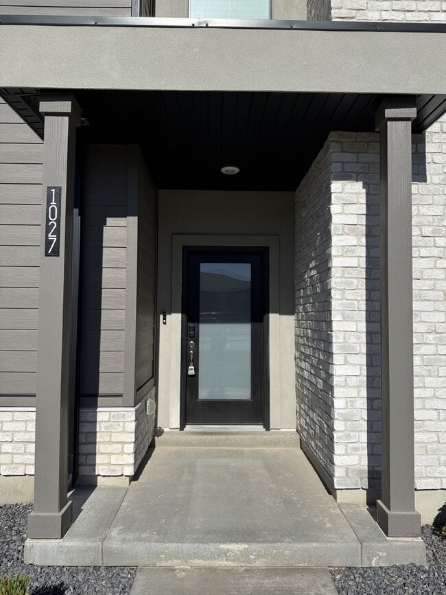 Building Photo - Beautiful Home in Spanish Fork