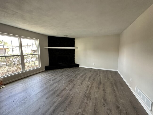 Building Photo - 707 Plankway Dr