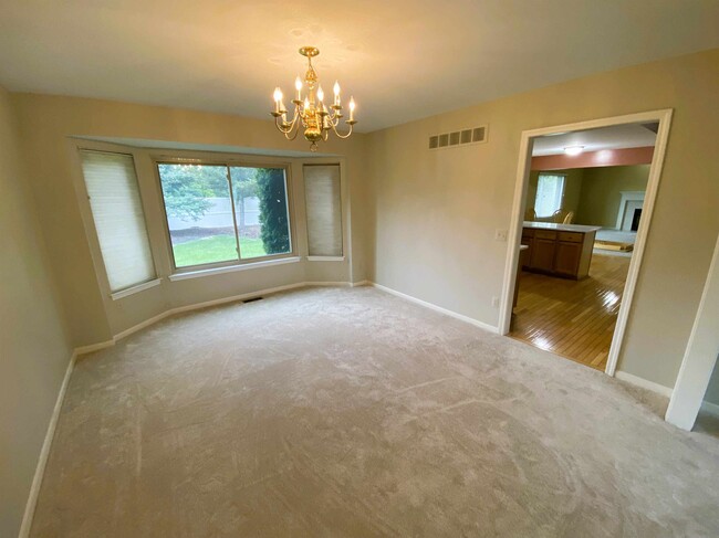 Building Photo - 339 Redrock Ct