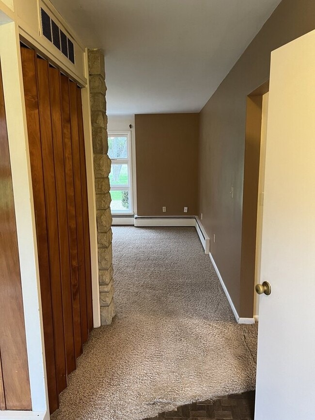 Building Photo - Beautiful 3 bed 2 bath ranch Style Home on...