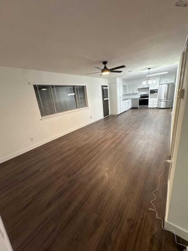 Foto del edificio - 4126 Lenore Dr