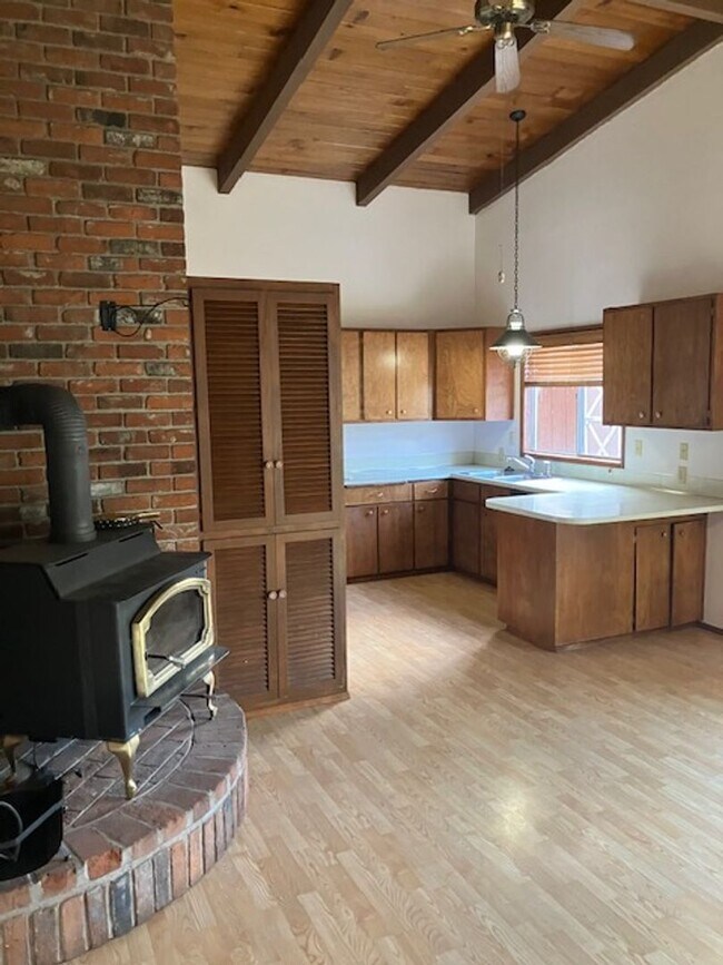 Building Photo - Charming 3-Bed 2.5 Bath in Rural Philomath