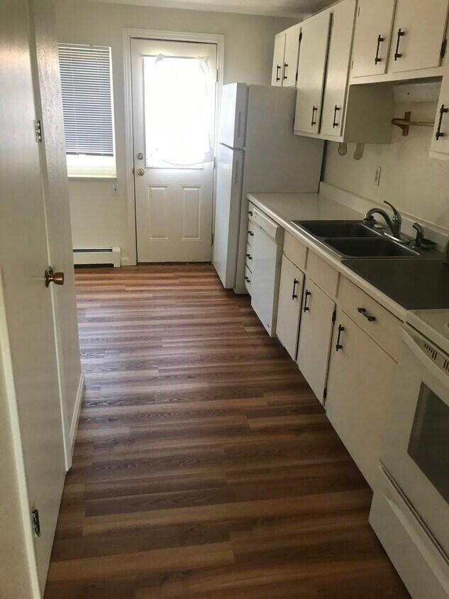 Kitchen - 5175 Santa Clara Plz