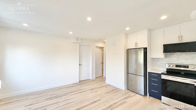 Building Photo - 694 Crystal St