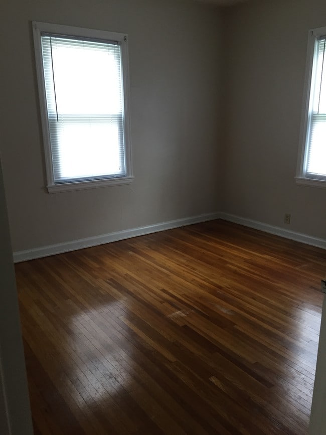 Bedroom 2 - 1800 Hawthorne Ave