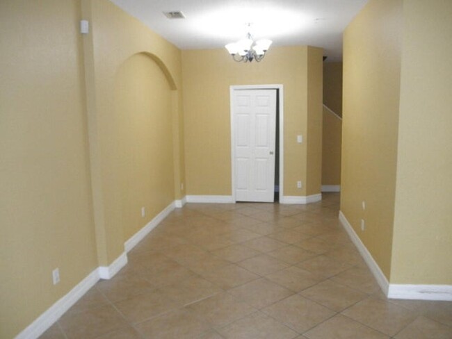 Building Photo - 888 Pipers Cay Dr