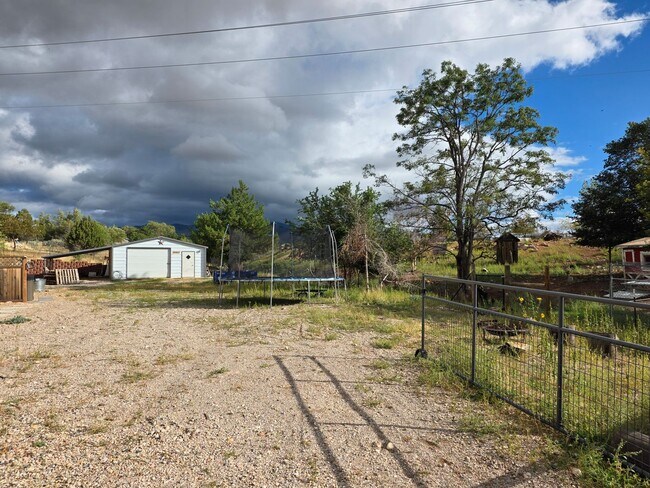 Foto del edificio - 123 S Rachel Ln