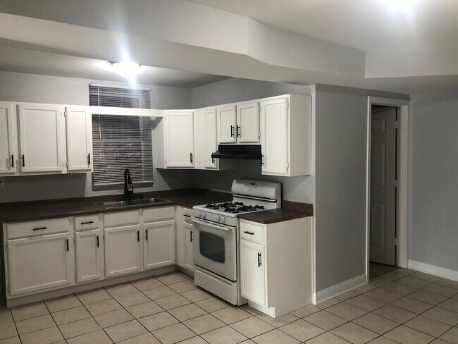 Foto del edificio - 3011 N Kedzie Ave